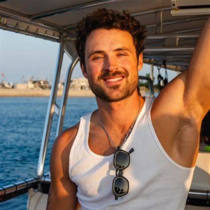 Dylan Efron Net Worth, Age, Height, Bio, Birthday, Wiki!