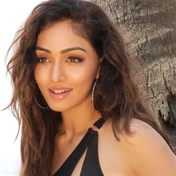Khushali Kumar Net Worth, Age, Height, Bio, Birthday, Wiki!
