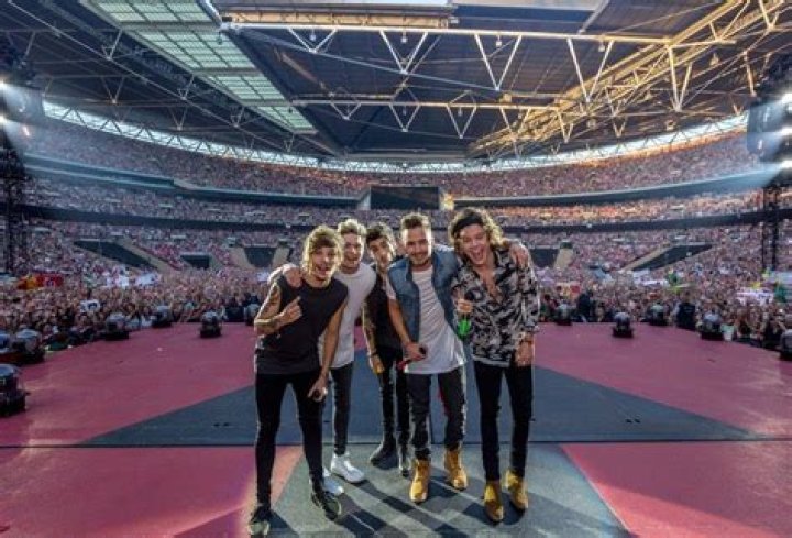 One Direction "Infinity" 4